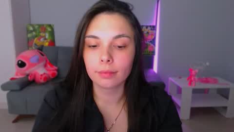 Snapshot of queenofthesense chatting on 10-06-25, 04:37 Patricia online show from 10-06-25, 04:37