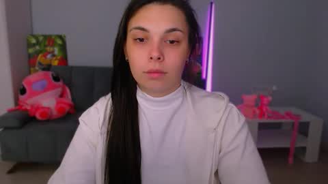 Snapshot of queenofthesense chatting on 10-19-25, 10:49 Patricia online show from 10-19-25, 10:49