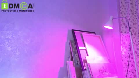 Snapshot of queenofwandss chatting on 10-22-25, 03:12 follow my new insta online show from 10-22-25, 03:12