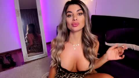 Snapshot of queenofyouredreams chatting on 05-15-26, 11:23 Queennofyuredreams online show from 05-15-26, 11:23