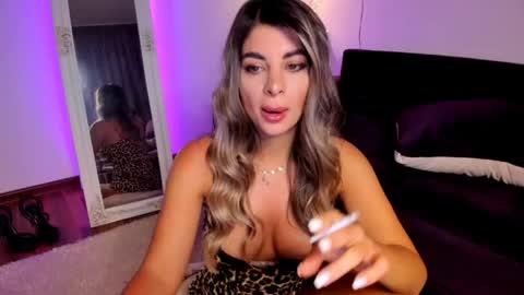 Snapshot of queenofyouredreams chatting on 05-15-26, 11:45 Queennofyuredreams online show from 05-15-26, 11:45