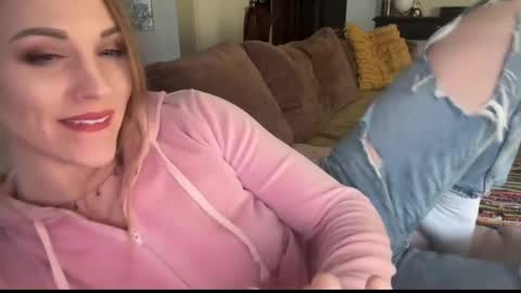 Snapshot of queenpeachz chatting on 02-13-26, 09:44 Bree online show from 02-13-26, 09:44