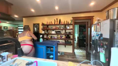 Queen Hilarity online show from 03-24-26, 08:36