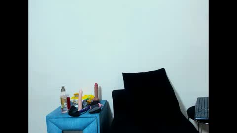 Snapshot of queenstarhyl chatting on 05-16-26, 12:29 queenstarhyl online show from 05-16-26, 12:29