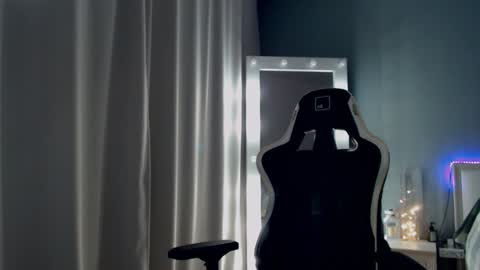 Snapshot of queensy_sins_x chatting on 02-08-25, 05:39 Queensy online show from 02-08-25, 05:39