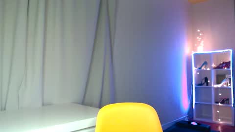 Snapshot of queensy_sins_x chatting on 03-09-25, 06:00 Queensy online show from 03-09-25, 06:00