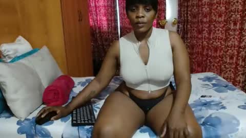 Snapshot of queenteex6999 chatting on 09-30-25, 08:08 queenteex6999 online show from 09-30-25, 08:08