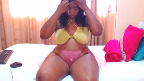 queenteex6999 online show from 11-25-25, 09:09