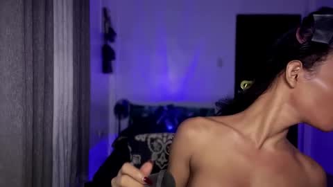 ValentinaMoone online show from 10-17-25, 01:53