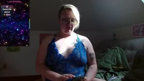 Snapshot of queerlyjaz chatting on 05-25-26, 03:29 queerlyjaz online show from 05-25-26, 03:29
