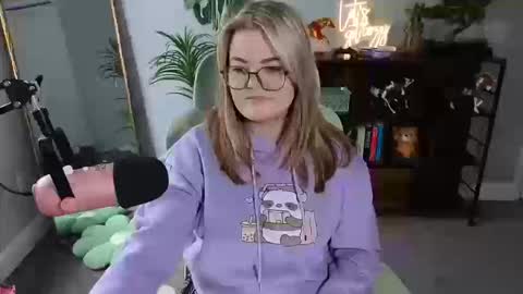 Bri online show from 10-18-25, 04:41