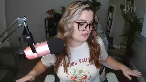 Snapshot of quervoqueen1 chatting on 05-24-26, 01:43 Bri online show from 05-24-26, 01:43