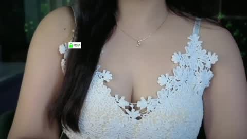 Snapshot of quest_queen chatting on 06-25-26, 04:44 zaara online show from 06-25-26, 04:44