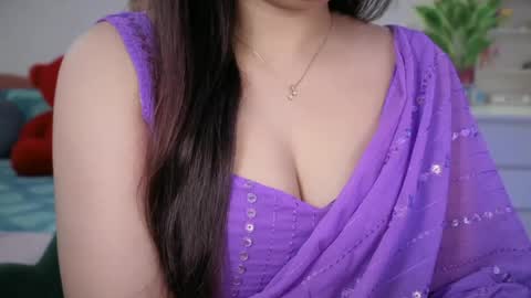 Snapshot of quest_queen chatting on 07-14-26, 05:51 zaara online show from 07-14-26, 05:51