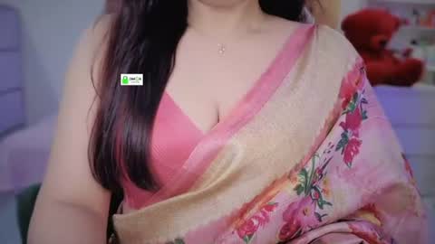 Snapshot of quest_queen chatting on 07-27-26, 03:52 zaara online show from 07-27-26, 03:52