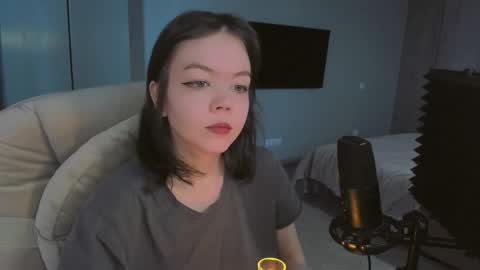 Snapshot of quietluxury chatting on 02-18-26, 10:22 quietluxury online show from 02-18-26, 10:22