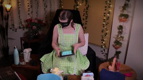 QuinnMonroe online show from 12-22-24, 04:27