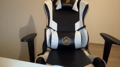 Quinnyelena online show from 01-23-25, 08:13