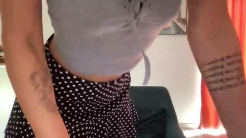 Quinnyelena online show from 10-20-25, 10:59