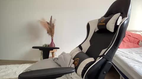 Quinnyelena online show from 12-16-25, 11:37