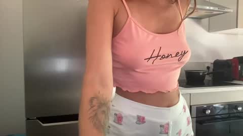 Quinnyelena online show from 06-25-26, 09:58