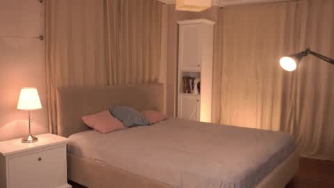 Snapshot of qwelbi chatting on 11-24-25, 05:56 kiri online show from 11-24-25, 05:56