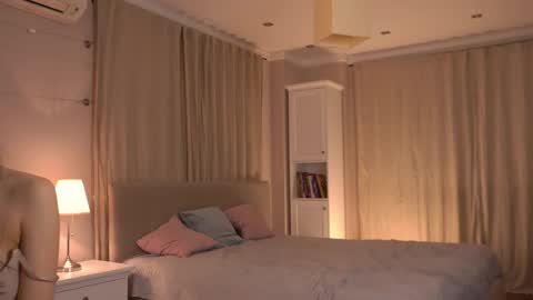 Snapshot of qwelbi chatting on 12-05-25, 04:14 kiri online show from 12-05-25, 04:14