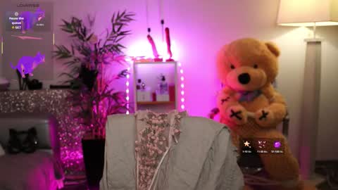 Nova Hollis online show from 02-24-26, 04:43