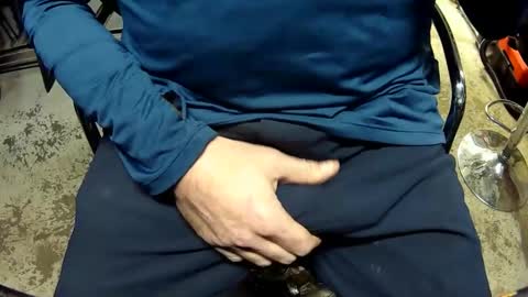 Snapshot of r27822204 chatting on 12-19-25, 05:25 r2424 online show from 12-19-25, 05:25