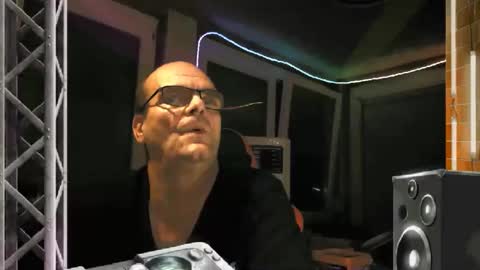 Snapshot of r_2d2_ chatting on 10-13-25, 07:36 dj mike online show from 10-13-25, 07:36