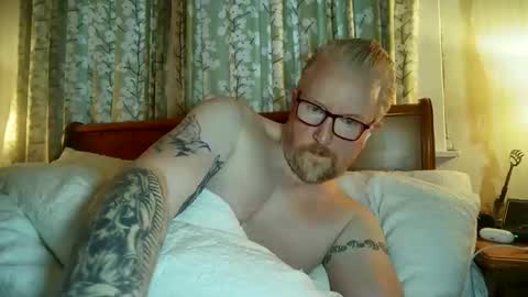 Snapshot of r_o_h_a_n_r_o_o_m chatting on 12-17-25, 10:32 r_o_h_a_n_r_o_o_m online show from 12-17-25, 10:32