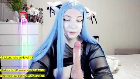 Snapshot of raaaaaaawr chatting on 10-13-25, 04:45 - online show from 10-13-25, 04:45