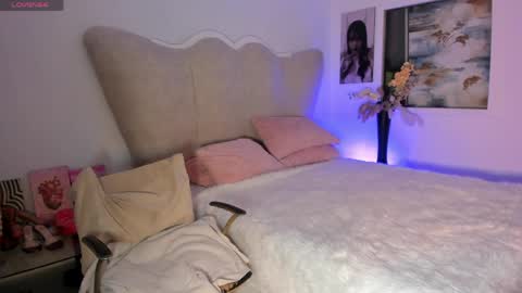 natalia  -  online show from 05-18-26, 04:07