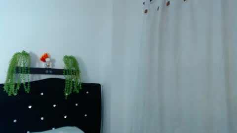 Snapshot of rachel__moon chatting on 07-19-26, 11:41 Valentina online show from 07-19-26, 11:41