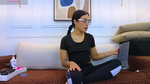 Rachel Donnelly online show from 03-31-26, 01:07