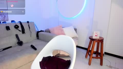 RACHEL ES online show from 02-06-25, 05:35