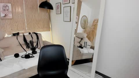 RACHEL ES online show from 11-19-25, 05:18