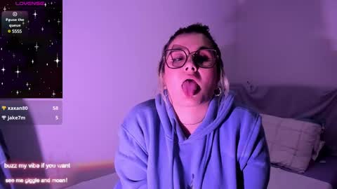 Snapshot of rachel_fo chatting on 01-04-25, 01:52 Rachel Foss online show from 01-04-25, 01:52