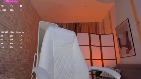 Snapshot of rachel_kelly chatting on 02-22-25, 02:39 Rachel Kelly online show from 02-22-25, 02:39