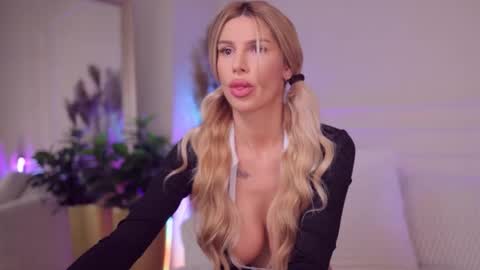 Snapshot of rachel_quinn_ chatting on 02-23-26, 04:43 rachel_quinn_ online show from 02-23-26, 04:43