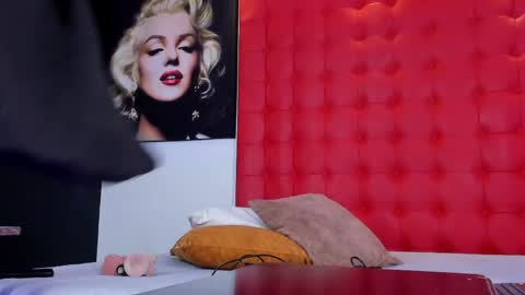 Snapshot of rachel_roman chatting on 05-31-26, 02:13 DALIANA online show from 05-31-26, 02:13