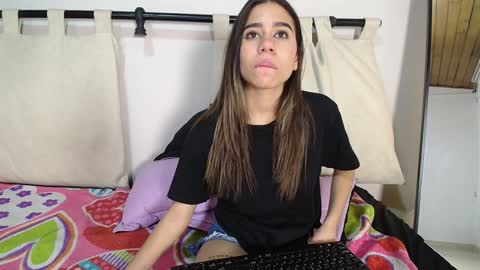 Snapshot of rachell_criss chatting on 02-04-25, 09:38 Rachell online show from 02-04-25, 09:38