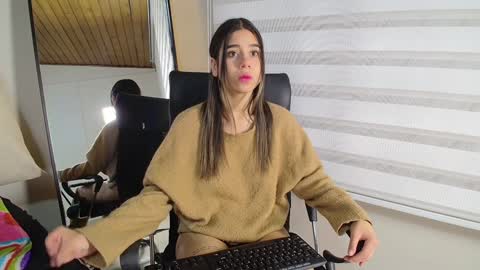 Snapshot of rachell_criss chatting on 02-05-25, 03:34 Rachell online show from 02-05-25, 03:34