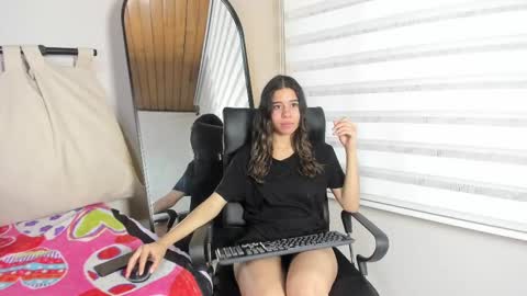 Snapshot of rachell_criss chatting on 02-09-25, 09:47 Rachell online show from 02-09-25, 09:47