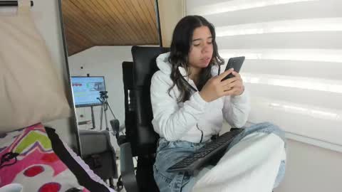 Snapshot of rachell_criss chatting on 02-09-25, 04:50 Rachell online show from 02-09-25, 04:50