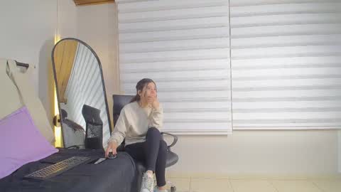 Snapshot of rachell_criss chatting on 02-11-25, 06:40 Rachell online show from 02-11-25, 06:40