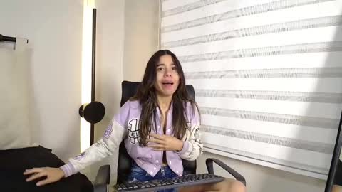 Snapshot of rachell_criss chatting on 02-16-25, 09:59 Rachell online show from 02-16-25, 09:59