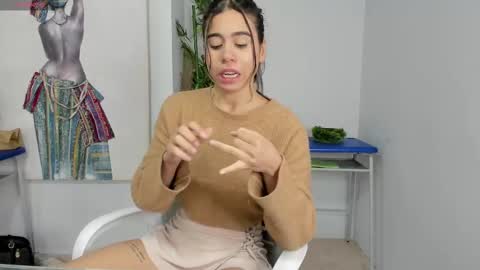 Snapshot of rachell_criss chatting on 02-18-25, 07:54 Rachell online show from 02-18-25, 07:54