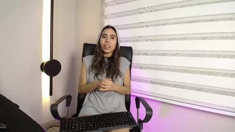 Snapshot of rachell_criss chatting on 02-21-25, 05:13 Rachell online show from 02-21-25, 05:13