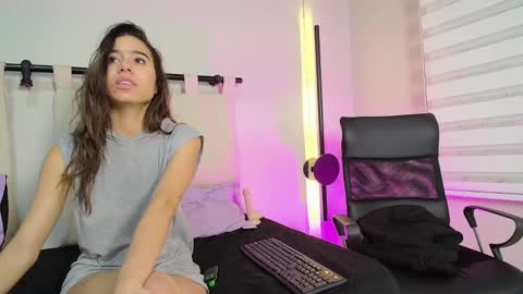 Snapshot of rachell_criss chatting on 03-01-25, 10:24 Rachell online show from 03-01-25, 10:24